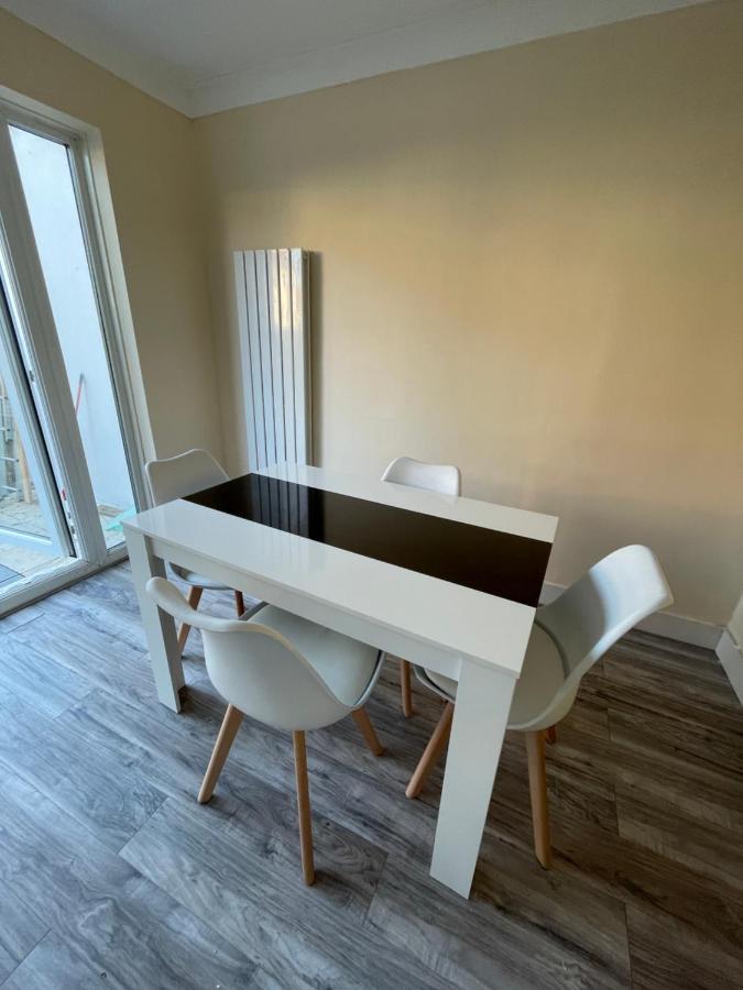 Modern 4-bedroom Entire House With Garden *