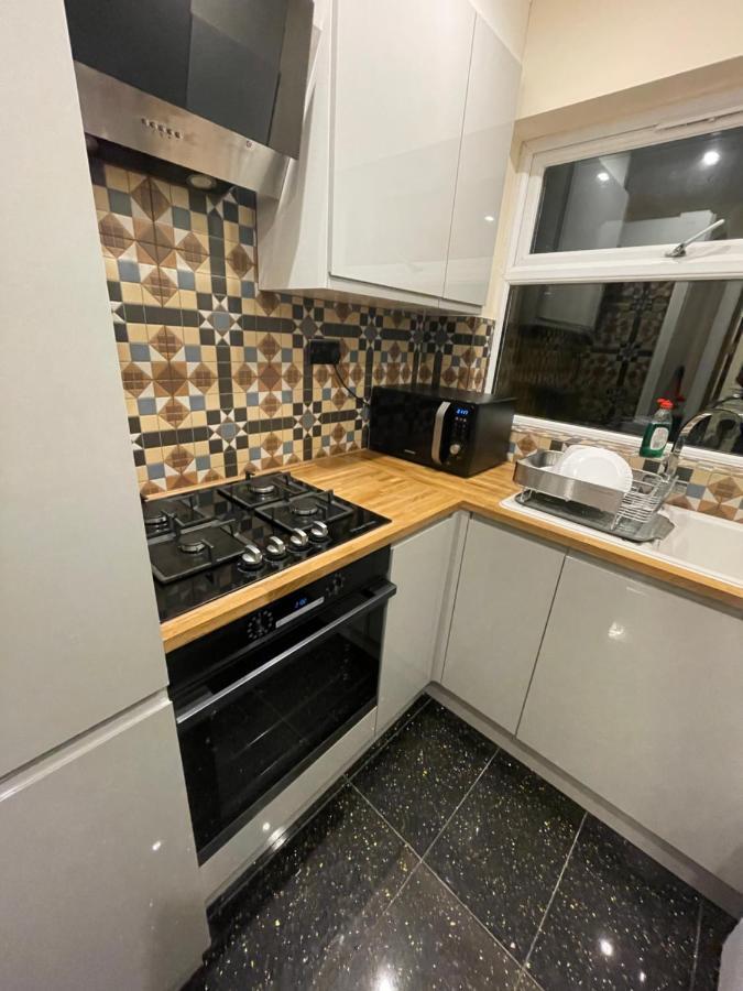 Modern 4-bedroom Entire House With Garden *